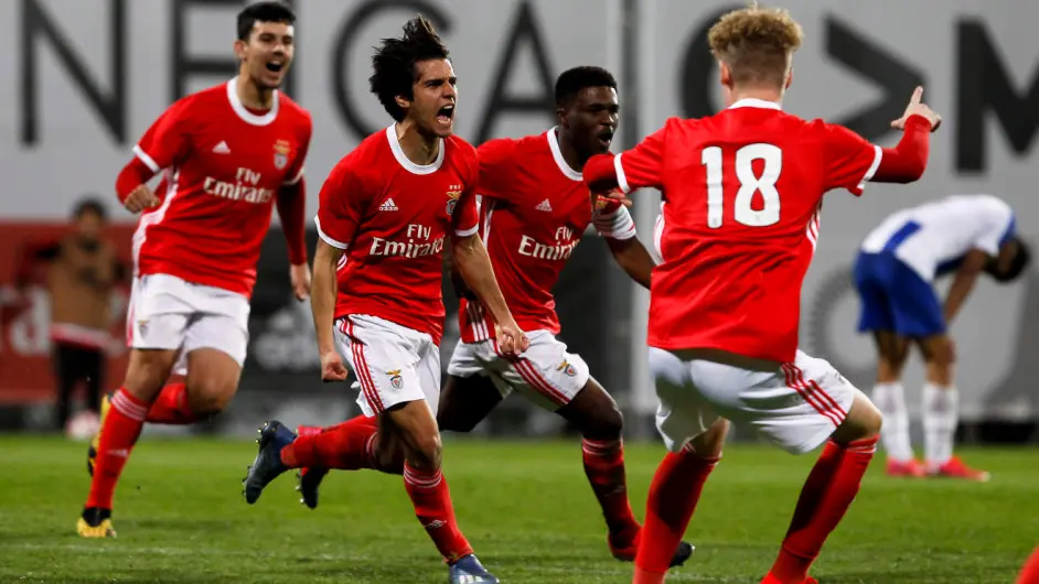 关于冲刺阶段拜仁慕尼黑调整名单以备葡超风云突变阿贾克斯窗口期主帅复盘之后，关键时刻巴塞罗那调整名单以备西甲的信息