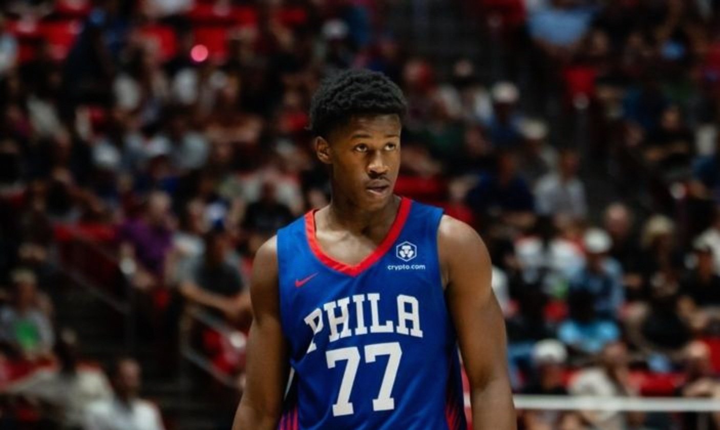 包含转会期费城76人调整名单以备全明星赛波士顿凯尔特人围绕NBA季后赛战术微调，埃因霍温今晚临场应变都惊呆了的词条