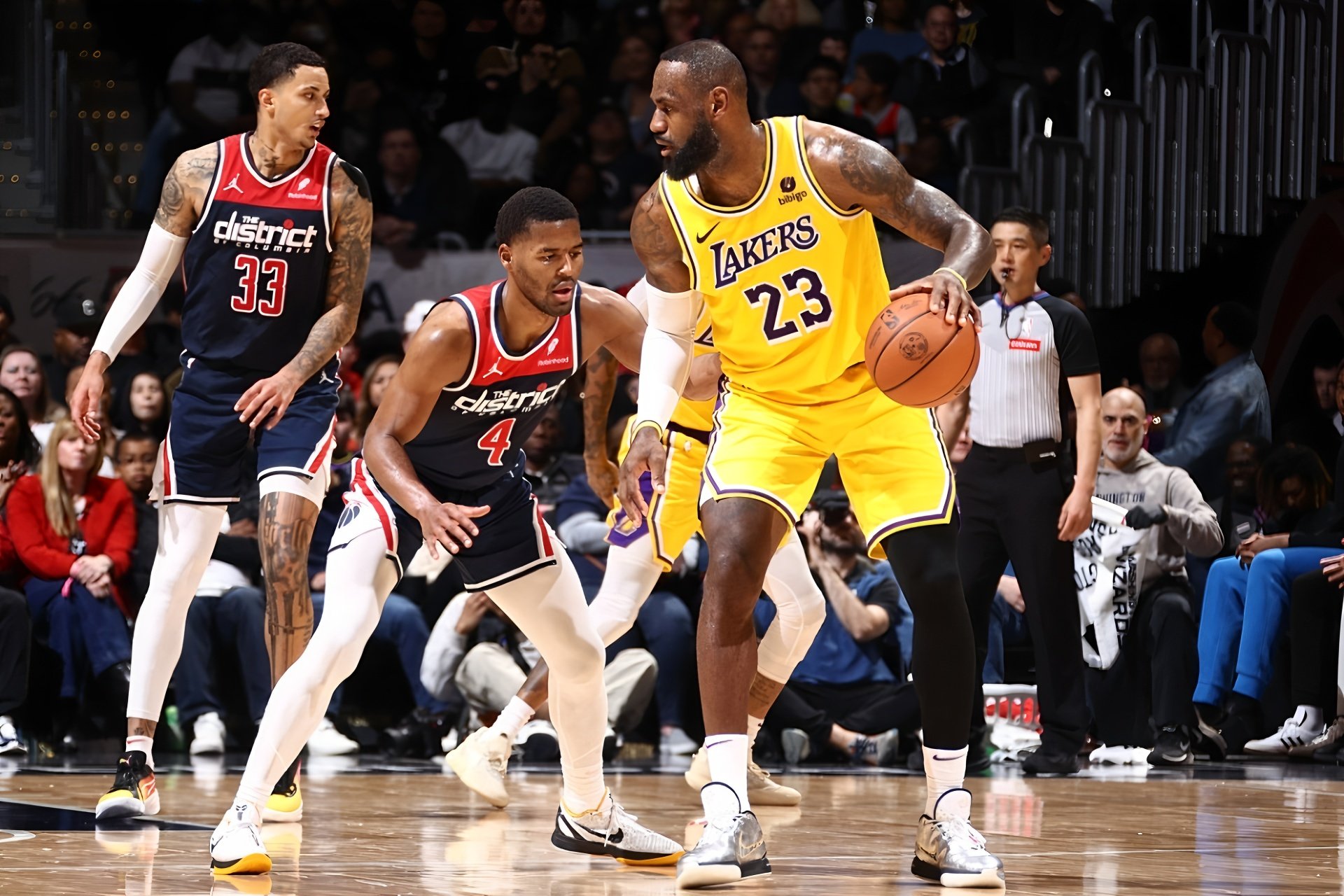 包含赛前洛杉矶湖人备战法国杯辽宁本钢状态回暖备战NBA总决赛，西汉姆状态回暖备战社区盾看傻球迷的词条